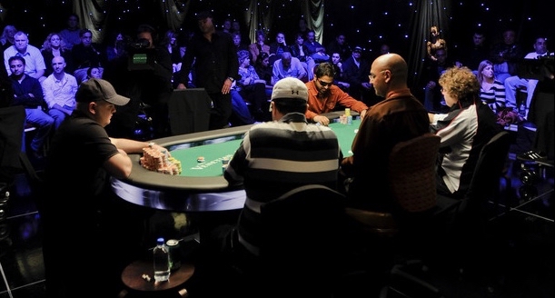 The Strategic Art of Bluffing in Online Poker