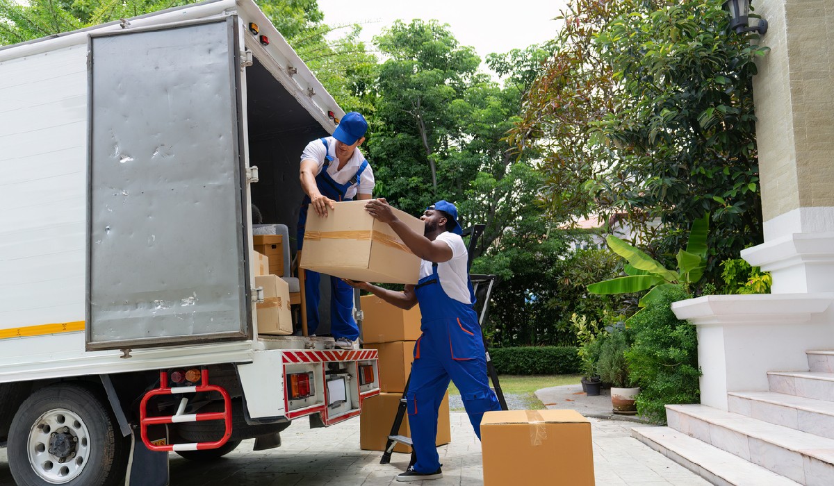 The Essential Guide to Choosing the Right Moving Service: Tips and Considerations